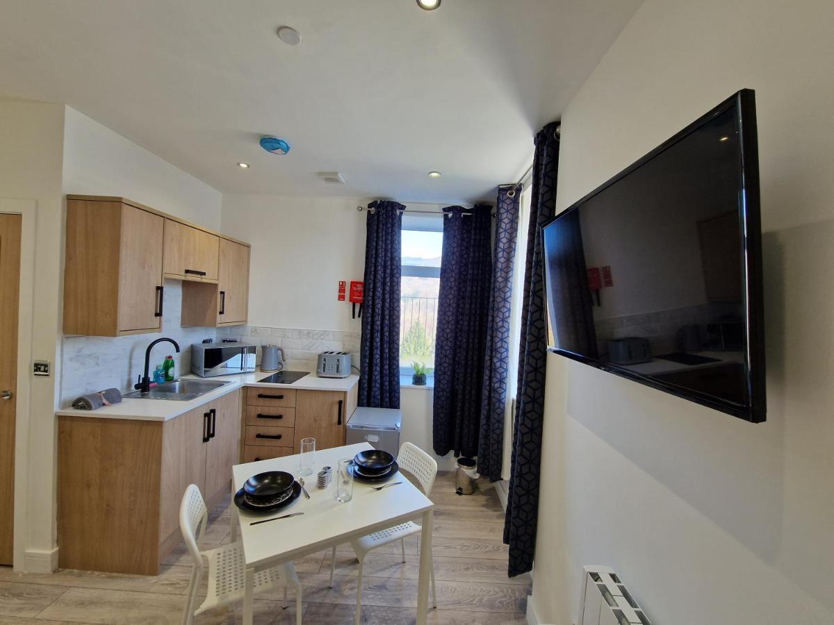 Flat 2, Modern Studio Apartment, Tynte Hotel, Mountain Ash Quakers Yard Exterior foto